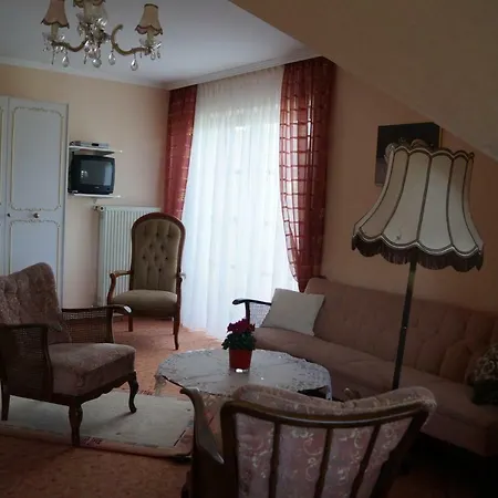 Konukevi Kordula Straub Waldfenster